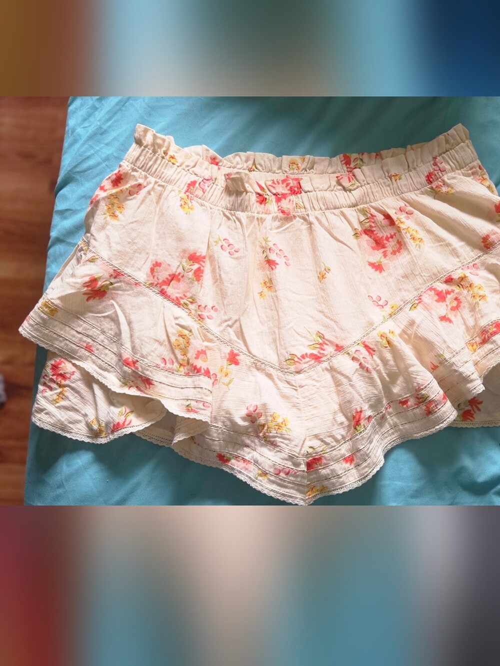 Cream Floral Ruffle Shorts - Picture 1 of 4